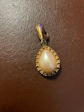VTG Richelieu Gold tone Pear-shaped Pearl Enhancer with Diamond Halo